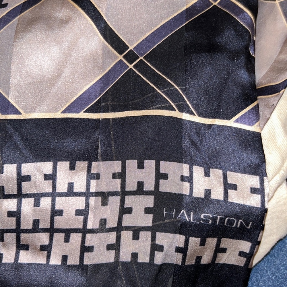 Halston ~ H H H H H ~ Scarf!